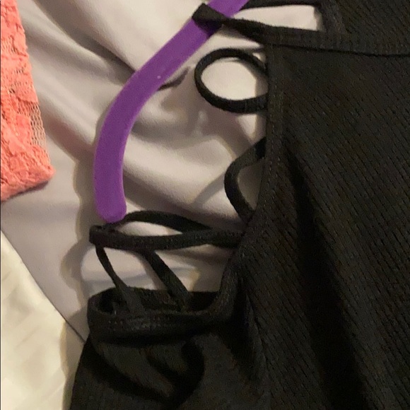 Black crop top. - Picture 2 of 3